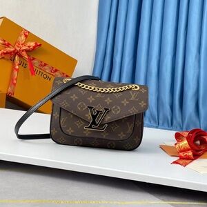 🎄🎄Louis Vuitton Passy Bag Monogram